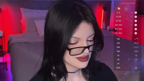 Snapshot of mavis_crystal chatting on 12.04.25 Mavis online show from 12.04.25