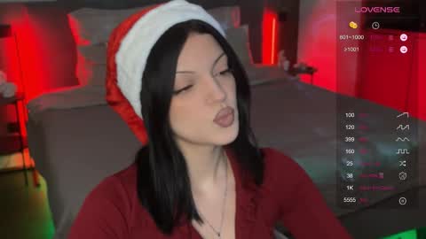 Snapshot of mavis_crystal chatting on 12.20.25 Mavis online show from 12.20.25
