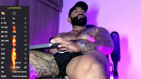 max__prada online show from 11.25.25