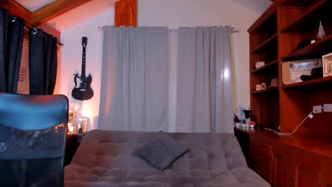 Snapshot of max_dic1 chatting on 01.22.25 max D. online show from 01.22.25