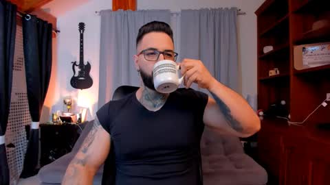 Snapshot of max_dic1 chatting on 03.08.25 max D. online show from 03.08.25