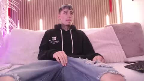 Snapshot of max_hader chatting on 02.15.26 Max online show from 02.15.26