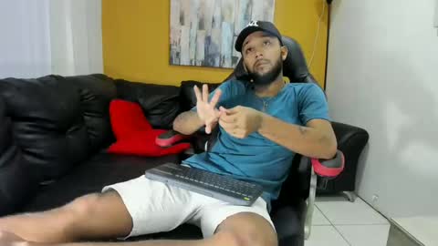 Snapshot of max_sexyhot26 chatting on 01.15.25 max_sexyhot26 online show from 01.15.25