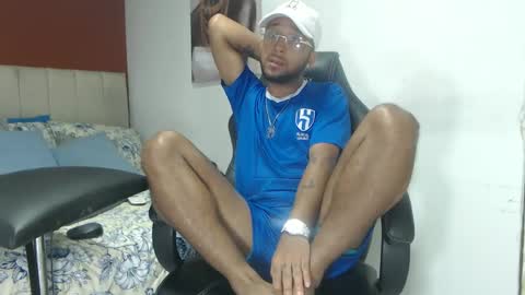 Snapshot of max_sexyhot26 chatting on 02.19.25 max_sexyhot26 online show from 02.19.25