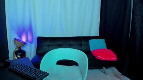 MAX     online show from 02.25.25