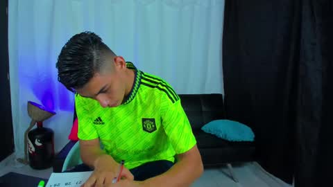 MAX     online show from 03.06.25