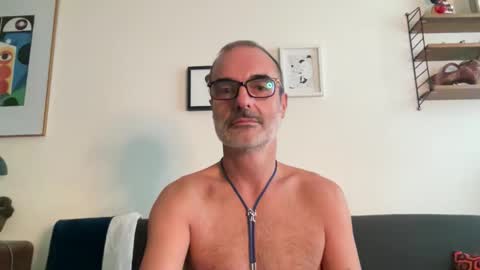 Max Mikado online show from 10.21.25