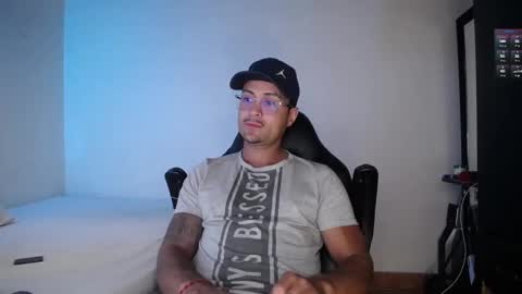 Snapshot of maxi_mux1 chatting on 03.07.25 MAXI      online show from 03.07.25