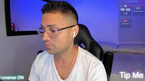 Snapshot of maxi_mux1 chatting on 09.17.25 MAXI      online show from 09.17.25