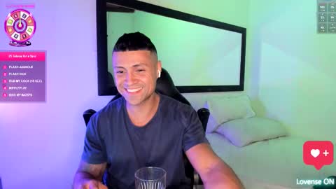 Snapshot of maxi_mux1 chatting on 10.18.25 MAXI      online show from 10.18.25