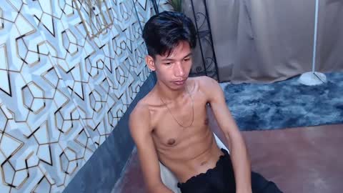 Snapshot of maxiebunny99 chatting on 02.12.25 Reyn online show from 02.12.25