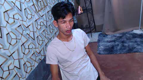 Snapshot of maxiebunny99 chatting on 02.16.25 Reyn online show from 02.16.25