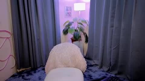 Snapshot of maxiebunny99 chatting on 09.12.25 Reyn online show from 09.12.25