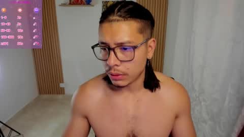 Snapshot of maxifit_ chatting on 02.03.25 Mikael online show from 02.03.25