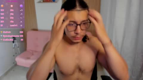 Snapshot of maxifit_ chatting on 02.04.25 Mikael online show from 02.04.25