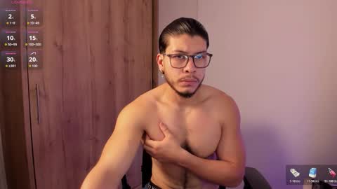 Snapshot of maxifit_ chatting on 11.12.25 Mikael online show from 11.12.25