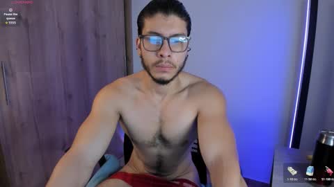 Snapshot of maxifit_ chatting on 11.26.25 Mikael online show from 11.26.25