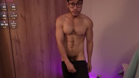 Snapshot of maxifit_ chatting on 12.20.25 Mikael online show from 12.20.25