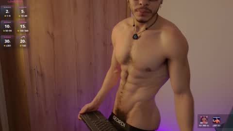 Snapshot of maxifit_ chatting on 02.11.26 Mikael online show from 02.11.26