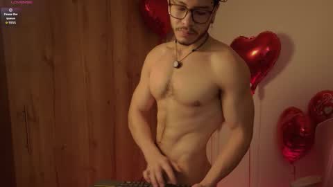 Snapshot of maxifit_ chatting on 02.14.26 Mikael online show from 02.14.26