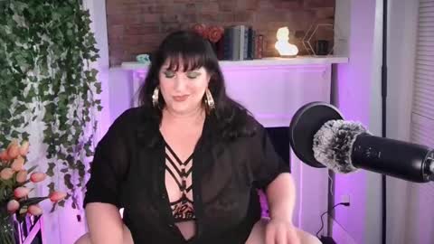 Maxi Marilith online show from 09.28.25