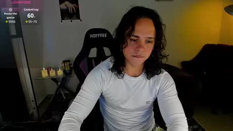 Snapshot of maximiliano_scoott_ chatting on 11.18.25 maximiliano_scoott_ online show from 11.18.25