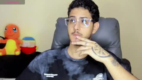 Snapshot of maximiliano_valentin chatting on 11.18.25 Kent online show from 11.18.25