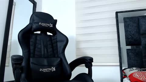 Maximo Sebastian online show from 02.10.25