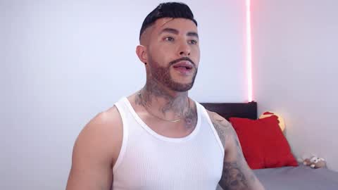 Independent Model online show from 11.23.25