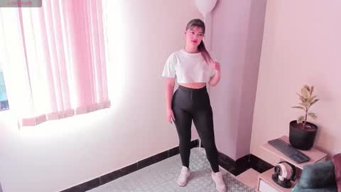 Snapshot of maxinnevance chatting on 09.15.25 You can call me Max online show from 09.15.25