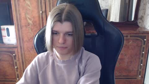 Snapshot of maxplay18 chatting on 02.19.25 Max online show from 02.19.25