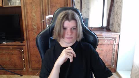 Snapshot of maxplay18 chatting on 09.29.25 Max online show from 09.29.25