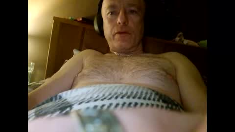 Snapshot of maxpro45 chatting on 03.25.26 fuck those pink things right off ffs real deal or nowt online show from 03.25.26