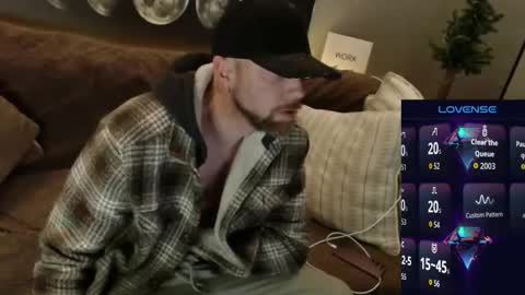 Snapshot of maxrouger chatting on 11.05.25 MaxRouger online show from 11.05.25