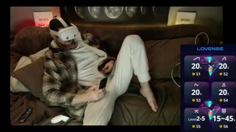 Snapshot of maxrouger chatting on 11.07.25 MaxRouger online show from 11.07.25