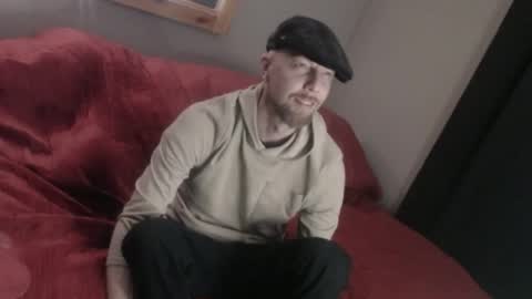 Snapshot of maxrouger chatting on 04.11.26 MaxRouger online show from 04.11.26