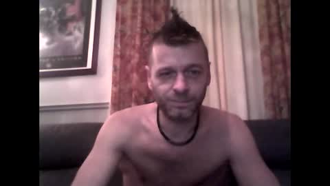 Snapshot of maxthewolf chatting on 11.04.25 MaxTheWolf online show from 11.04.25