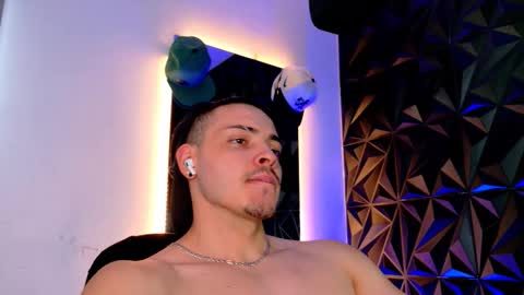 MAX online show from 11.02.25