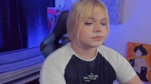 Maxine Minx online show from 01.04.25