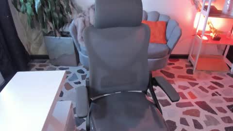 Maxine Minx online show from 03.01.26