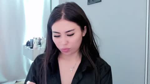 Snapshot of may_mia chatting on 07.19.26 Mia online show from 07.19.26