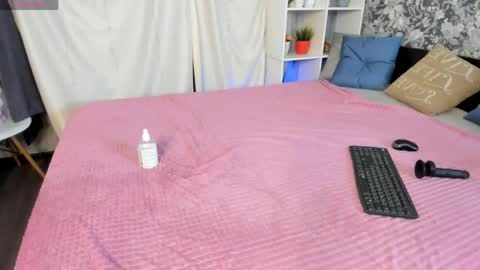 Leila online show from 04.18.26