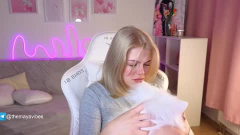 Snapshot of maya_blonde18 chatting on 02.01.26 Maya online show from 02.01.26