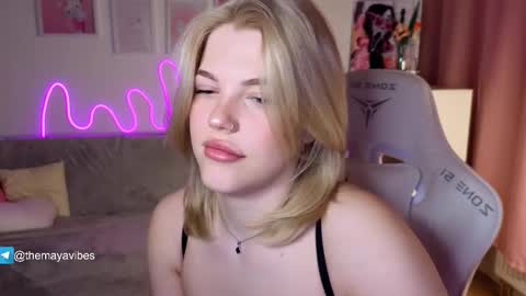 Snapshot of maya_blonde18 chatting on 02.05.26 Maya online show from 02.05.26
