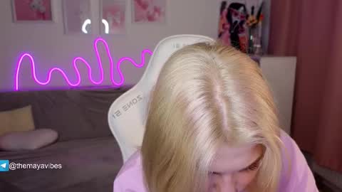 Snapshot of maya_blonde18 chatting on 02.10.26 Maya online show from 02.10.26