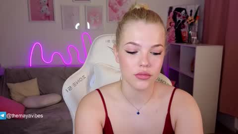 Snapshot of maya_blonde18 chatting on 02.12.26 Maya online show from 02.12.26