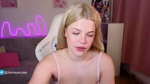 Snapshot of maya_blonde18 chatting on 02.15.26 Maya online show from 02.15.26