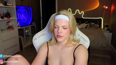 Snapshot of maya_blonde18 chatting on 03.31.26 Maya online show from 03.31.26