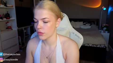 Snapshot of maya_blonde18 chatting on 04.07.26 Maya online show from 04.07.26