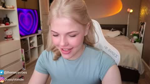 Snapshot of maya_blonde18 chatting on 04.08.26 Maya online show from 04.08.26
